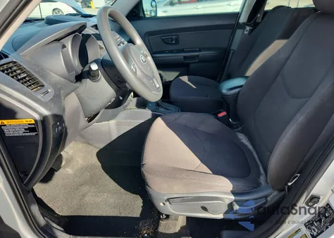 2013 Kia Soul z USA, uszkodzony, nr VIN KNDJT2A55D7771164